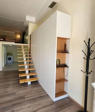Apartment Debis' Downtown Sanctuary *